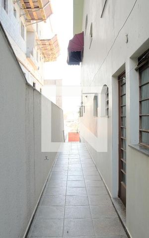 Casa à venda com 650m², 5 quartos e 4 vagasEscada para o Quintal