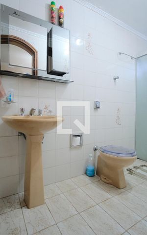 Casa à venda com 650m², 5 quartos e 4 vagasBanheiro de serviço
