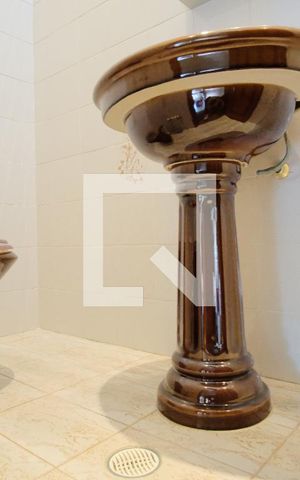 Casa à venda com 650m², 5 quartos e 4 vagasLavabo da Garagem