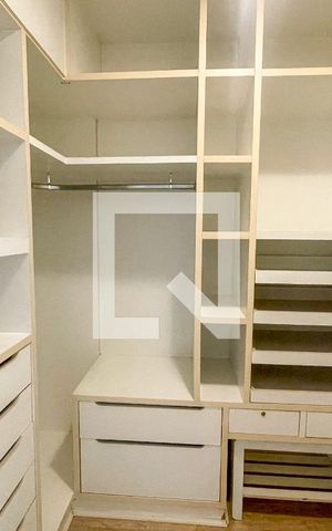 Apartamento à venda com 160m², 3 quartos e 1 vaga Apartamento à venda com 160m², 3 quartos e 1 vagaCloset