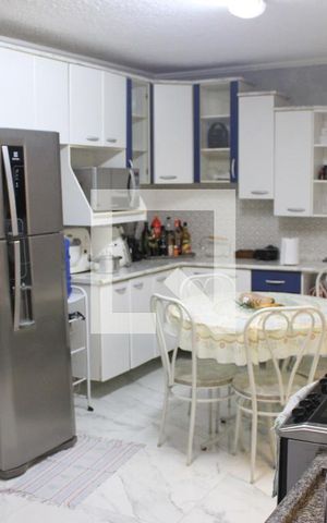 Casa para alugar com 120m², 2 quartos e 2 vagasCozinha