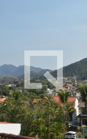 Casa de condomínio à venda com 370m², 5 quartos e 4 vagas Casa de condomínio à venda com 370m², 5 quartos e 4 vagasVista do Quarto 2