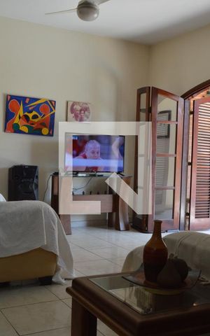 Casa de condomínio à venda com 370m², 5 quartos e 4 vagas Casa de condomínio à venda com 370m², 5 quartos e 4 vagasSala
