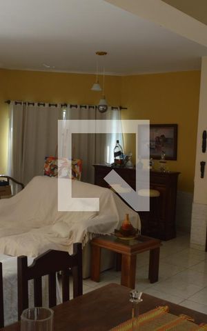 Casa de condomínio à venda com 370m², 5 quartos e 4 vagas Casa de condomínio à venda com 370m², 5 quartos e 4 vagasSala