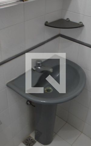 Casa de condomínio à venda com 370m², 5 quartos e 4 vagas Casa de condomínio à venda com 370m², 5 quartos e 4 vagasBanheiro da Edicula