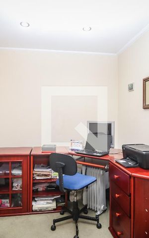 Casa de condomínio para alugar com 300m², 4 quartos e 5 vagasEscritório