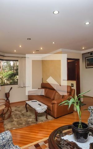 Casa de condomínio para alugar com 300m², 4 quartos e 5 vagasSala