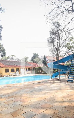 Casa de condomínio para alugar com 300m², 4 quartos e 5 vagasÁrea comum - Piscina
