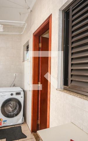 Casa de condomínio para alugar com 300m², 4 quartos e 5 vagasLavanderia