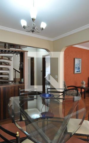 Casa à venda com 458m², 3 quartos e 2 vagasSala