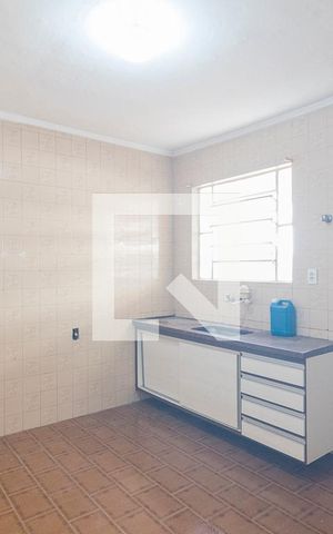 Casa à venda com 229m², 2 quartos e 2 vagas Casa à venda com 229m², 2 quartos e 2 vagasCozinha