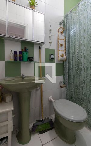 Casa à venda com 400m², 2 quartos e 6 vagas Casa à venda com 400m², 2 quartos e 6 vagasBanheiro de Serviço