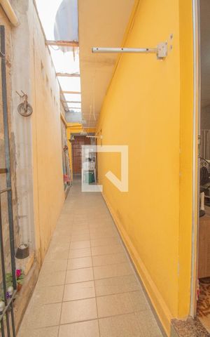 Casa à venda com 90m², 2 quartos e 1 vaga Casa à venda com 90m², 2 quartos e 1 vagaCorredor