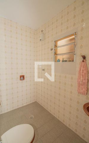 Casa à venda com 90m², 2 quartos e 1 vaga Casa à venda com 90m², 2 quartos e 1 vagaBanheiro