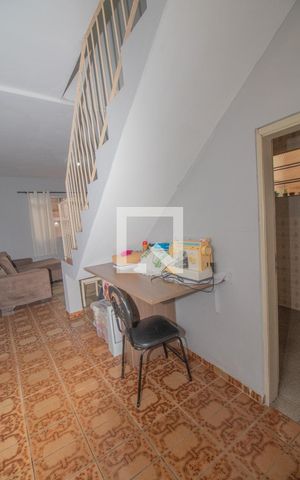 Casa à venda com 90m², 2 quartos e 1 vaga Casa à venda com 90m², 2 quartos e 1 vagaCorredor