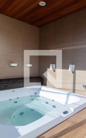 Casa à venda com 360m², 4 quartos e 1 vaga Casa à venda com 360m², 4 quartos e 1 vagaBanheira de Hidromassagem