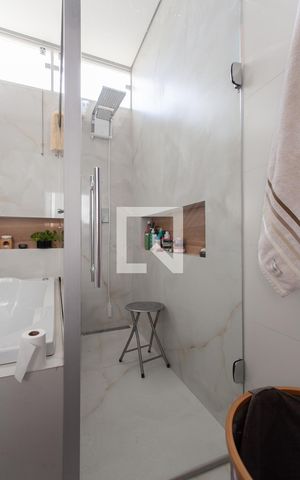 Casa à venda com 360m², 4 quartos e 1 vaga Casa à venda com 360m², 4 quartos e 1 vagaBanheiro da Suíte 1