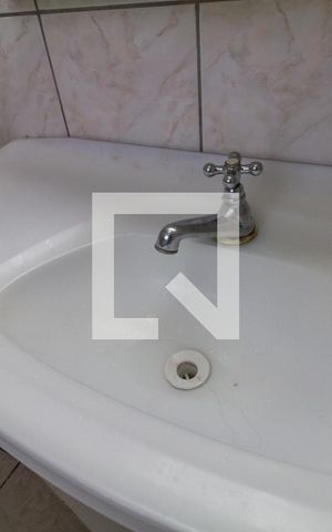 Casa à venda com 100m², 4 quartos e 2 vagas Casa à venda com 100m², 4 quartos e 2 vagasBanheiro 4