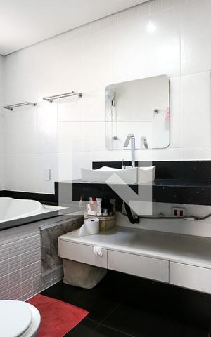 Casa à venda com 190m², 3 quartos e 3 vagas Casa à venda com 190m², 3 quartos e 3 vagasBanheiro da Suíte