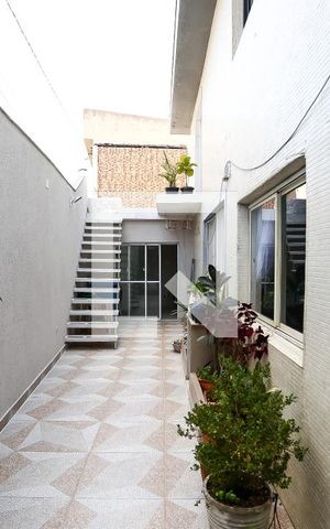 Casa à venda com 190m², 3 quartos e 3 vagas Casa à venda com 190m², 3 quartos e 3 vagascorredor