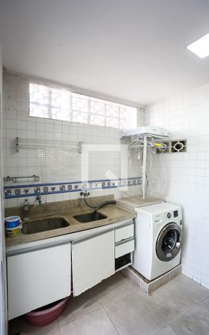 Casa à venda com 190m², 3 quartos e 3 vagas Casa à venda com 190m², 3 quartos e 3 vagasÁrea de Serviço