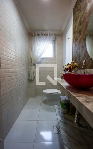 Casa à venda com 190m², 3 quartos e 3 vagas Casa à venda com 190m², 3 quartos e 3 vagasLavabo