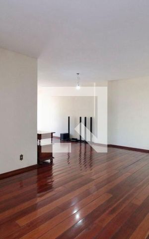 Apartamento à venda com 256m², 4 quartos e 2 vagas Apartamento à venda com 256m², 4 quartos e 2 vagassala