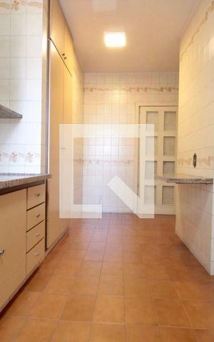 Apartamento à venda com 256m², 4 quartos e 2 vagas Apartamento à venda com 256m², 4 quartos e 2 vagasCozinha