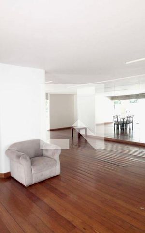 Apartamento à venda com 256m², 4 quartos e 2 vagas Apartamento à venda com 256m², 4 quartos e 2 vagasÁrea comum - Salão de festas