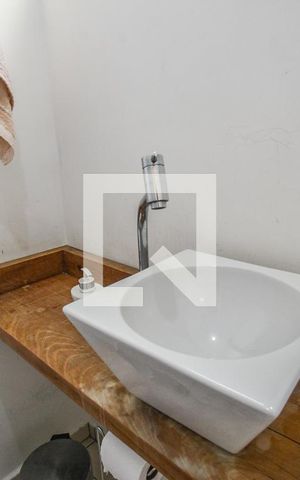 Casa de condomínio à venda com 157m², 3 quartos e 2 vagasLavabo