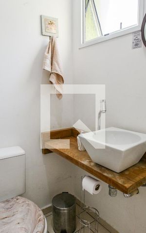 Casa de condomínio à venda com 157m², 3 quartos e 2 vagasLavabo
