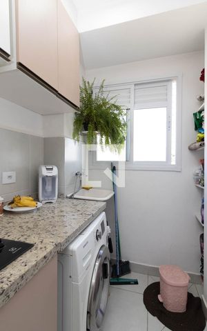 Apartamento à venda com 48m², 2 quartos e sem vaga Apartamento à venda com 48m², 2 quartos e sem vagaCozinha e Área de Serviço
