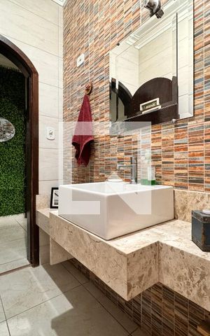 Casa à venda com 230m², 4 quartos e 3 vagas Casa à venda com 230m², 4 quartos e 3 vagasLavabo
