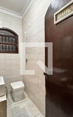 Casa à venda com 230m², 4 quartos e 3 vagas Casa à venda com 230m², 4 quartos e 3 vagasLavabo