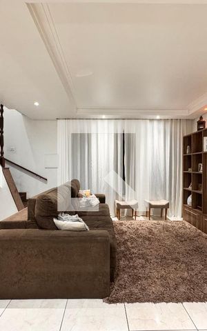 Casa à venda com 230m², 4 quartos e 3 vagas Casa à venda com 230m², 4 quartos e 3 vagasSala