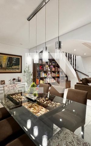Casa à venda com 230m², 4 quartos e 3 vagas Casa à venda com 230m², 4 quartos e 3 vagasSala
