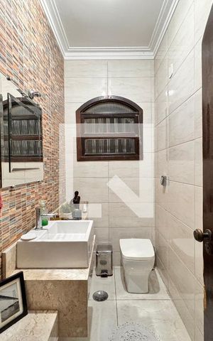 Casa à venda com 230m², 4 quartos e 3 vagas Casa à venda com 230m², 4 quartos e 3 vagasLavabo