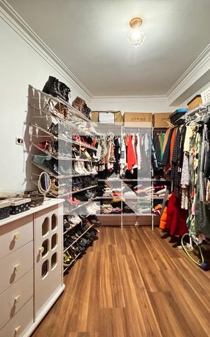Casa à venda com 230m², 4 quartos e 3 vagas Casa à venda com 230m², 4 quartos e 3 vagasCloset da suíte