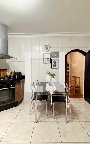 Casa à venda com 230m², 4 quartos e 3 vagas Casa à venda com 230m², 4 quartos e 3 vagasCozinha