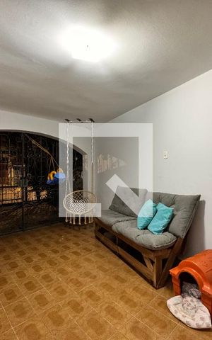 Casa à venda com 230m², 4 quartos e 3 vagas Casa à venda com 230m², 4 quartos e 3 vagasÁrea externa