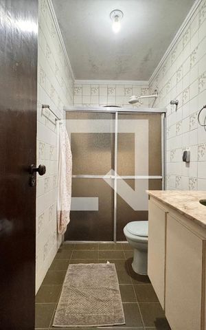 Casa à venda com 230m², 4 quartos e 3 vagas Casa à venda com 230m², 4 quartos e 3 vagasBanheiro