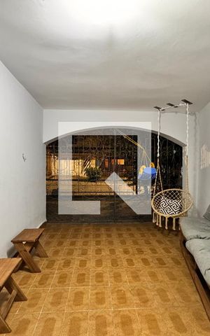 Casa à venda com 230m², 4 quartos e 3 vagas Casa à venda com 230m², 4 quartos e 3 vagasÁrea externa