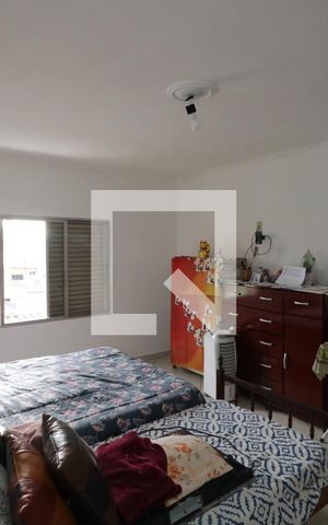 Casa à venda com 200m², 2 quartos e 2 vagasQuarto