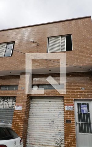 Casa à venda com 200m², 2 quartos e 2 vagasFachada