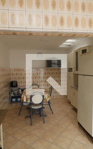 Casa à venda com 200m², 2 quartos e 2 vagasCozinha