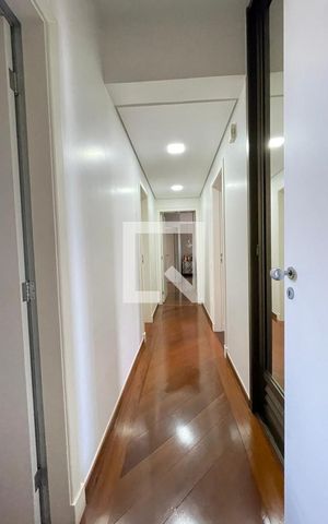 Apartamento à venda com 276m², 4 quartos e 5 vagas Apartamento à venda com 276m², 4 quartos e 5 vagasCorredor
