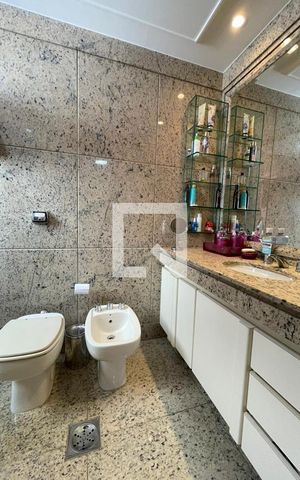 Apartamento à venda com 276m², 4 quartos e 5 vagas Apartamento à venda com 276m², 4 quartos e 5 vagasBanheiro 1