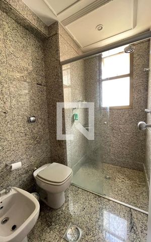 Apartamento à venda com 276m², 4 quartos e 5 vagas Apartamento à venda com 276m², 4 quartos e 5 vagasBanheiro 1