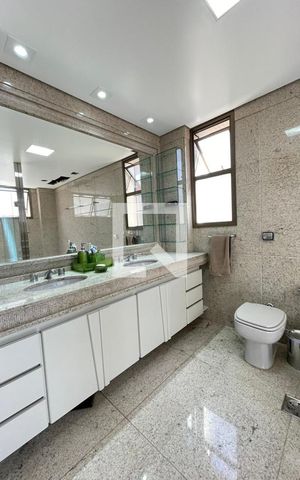 Apartamento à venda com 276m², 4 quartos e 5 vagas Apartamento à venda com 276m², 4 quartos e 5 vagasBanheiro 1