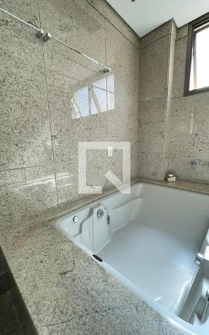 Apartamento à venda com 276m², 4 quartos e 5 vagas Apartamento à venda com 276m², 4 quartos e 5 vagasBanheiro 1